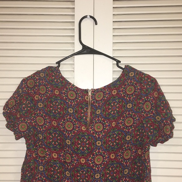 Colorful Pattern - Short Sleeved Top - Picture 3 of 5